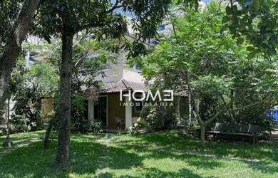 Imagem: A casa possui 4 Dormitórios, 4 Banheiros, 2 Vagas na garagem