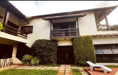 Imagem: A casa possui 4 Dormitórios, 5 Banheiros, 3 Vagas na garagem