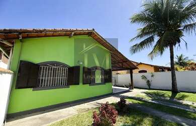 Imagem: A casa possui 3 Dormitórios, 2 Banheiros, 1 Vaga na garagem