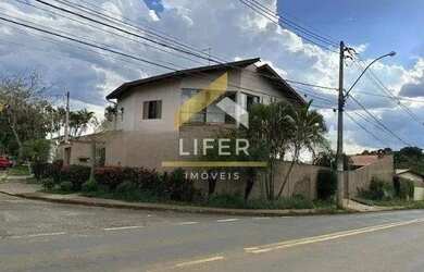 Imagem: A casa à venda possui 3 Dormitórios, 4 Banheiros, 2 Vagas