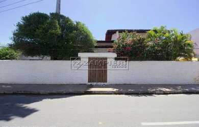 Imagem: A casa possui 5 Dormitórios, 4 Banheiros, 2 Vagas na garagem