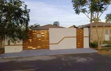 Imagem: A casa possui 2 Dormitórios, 1 Banheiro, 2 Vagas na garagem