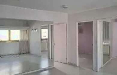 Imagem: O depósito possui 1 Vaga na garagem e 80m² de Área e está