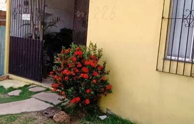 Imagem: A casa possui 3 Dormitórios, 3 Banheiros, 1 Vaga na garagem