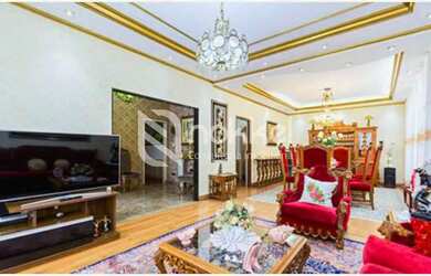 Imagem: A casa possui 4 Dormitórios, 5 Banheiros, 4 Vagas na garagem