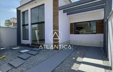 Imagem: A casa possui 3 Dormitórios, 2 Banheiros, 1 Vaga na garagem