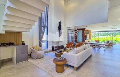 Imagem: A casa em condomínio possui 4 Dormitórios, 5 Banheiros, 4