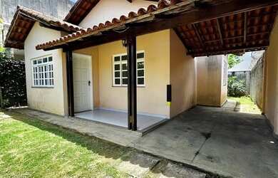 Imagem: A casa possui 2 Dormitórios, 1 Banheiro, 2 Vagas na garagem