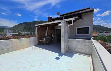 Imagem: A casa e possui 2 Dormitórios, Suítes, 4 Banheiros, 2 Vagas