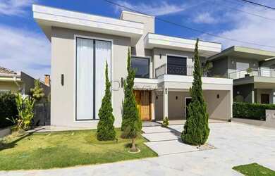 Imagem: A casa em condomínio possui 3 Dormitórios, 2 Banheiros, 4