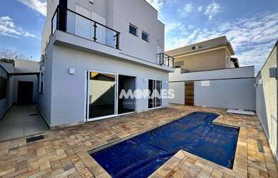 Imagem: A casa em condomínio possui 3 Dormitórios, 5 Banheiros, 2