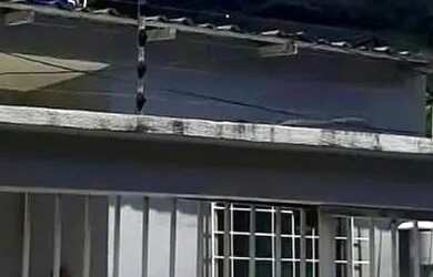 Imagem: A casa possui 2 Dormitórios, 1 Banheiro e está localizado