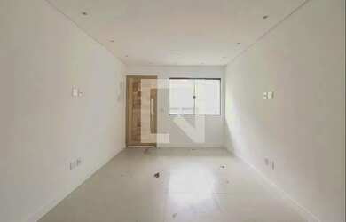 Imagem: A casa possui 3 Dormitórios, 3 Banheiros, 4 Vagas na garagem