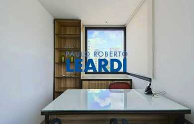 Imagem: O depósito possui 2 Vagas na garagem e 44m² de Área e está