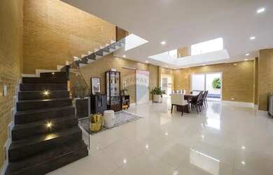 Imagem: A casa em condomínio possui 5 Dormitórios, 5 Banheiros, 2