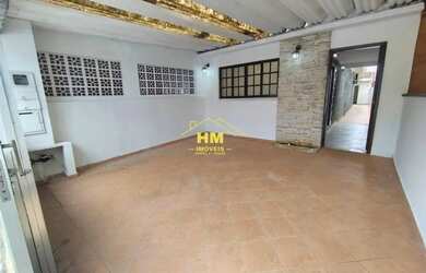 Imagem: A casa possui 2 Dormitórios, 1 Banheiro, 2 Vagas na garagem