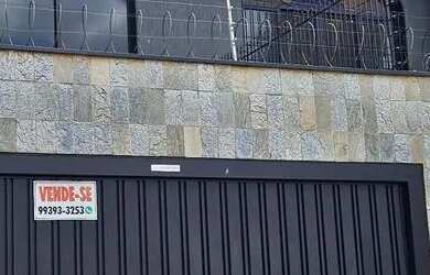 Imagem: A casa possui 4 Dormitórios, 4 Banheiros, 5 Vagas na garagem