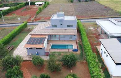 Imagem: A casa em condomínio possui 4 Dormitórios, 5 Banheiros, 4