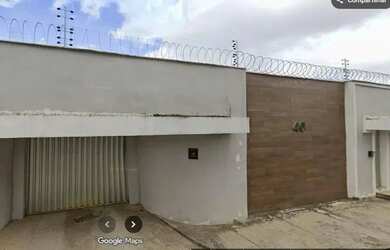 Imagem: O apartamento possui 3 Dormitórios, 1 Banheiro, 3 Vagas na