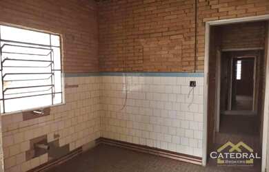 Imagem: A casa possui 2 Dormitórios, 2 Banheiros e 117m² de Área