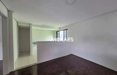 Imagem: A casa possui 2 Dormitórios, 1 Banheiro, 4 Vagas na garagem