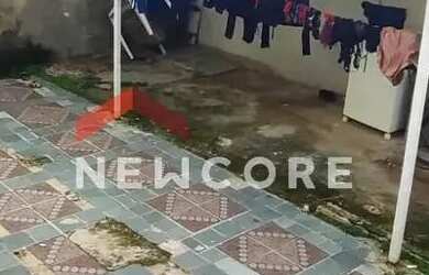 Imagem: A casa possui 3 Dormitórios, 1 Banheiro, 2 Vagas na garagem