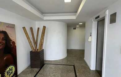 Imagem: O depósito possui 4 Vagas na garagem, 621m² de Área e está