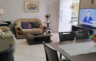 Imagem: A casa possui 3 Dormitórios, 1 Banheiro, 1 Vaga na garagem