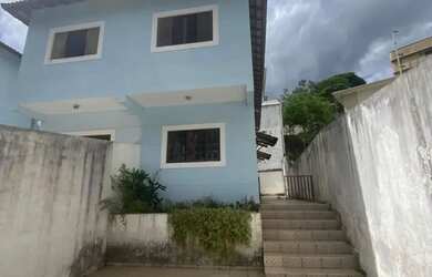 Imagem: A casae possui 3 Dormitórios, 3 Banheiros, 2 Vagas na garagem