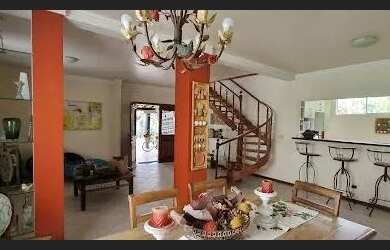 Imagem: A casa possui 4 Dormitórios, 2 Banheiros, 4 Vagas na garagem