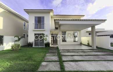 Imagem: A casa possui 4 Dormitórios, 5 Banheiros, 2 Vagas na garagem