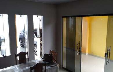 Imagem: A casa possui 3 Dormitórios, 2 Banheiros, 246m² de Área e