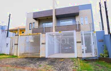 Imagem: A casa possui 3 Dormitórios, 1 Banheiro, 2 Vagas na garagem