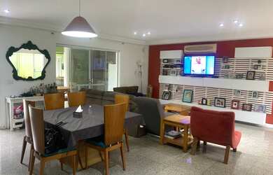 Imagem: A casa em condomínio possui 4 Dormitórios, 5 Banheiros, 5