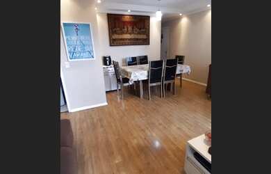 Imagem: O apartamento possui 3 Dormitórios, 1 Banheiro, 1 Vaga na garagem