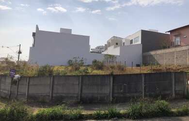 Imagem: O terreno à venda possui e está localizado em Aeroporto