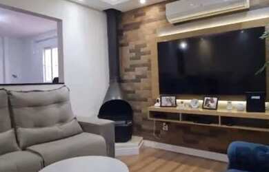 Imagem: A casa possui 4 Dormitórios, 3 Banheiros, 1 Vaga na garagem