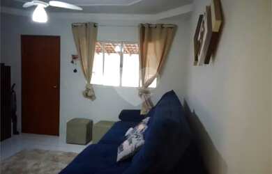 Imagem: A casa possui 2 Dormitórios, 3 Banheiros, 2 Vagas na garagem