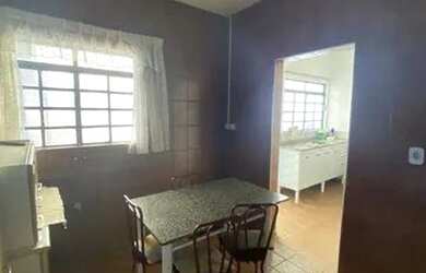 Imagem: A casa possui 2 Dormitórios, 4 Banheiros, 4 Vagas na garagem