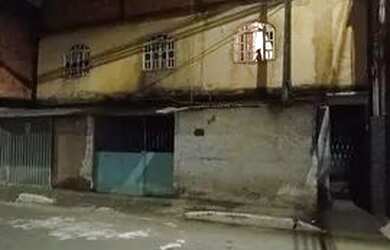 Imagem: A casa possui 3 Dormitórios, 1 Banheiro e está localizado