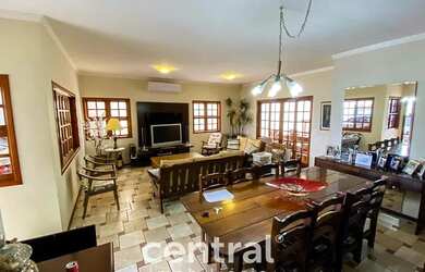 Imagem: A casa possui 3 Dormitórios, 4 Banheiros, 4 Vagas na garagem