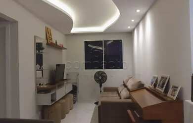 Imagem: O apartamento possui 2 Dormitórios, 1 Banheiro, 1 Vaga na garagem