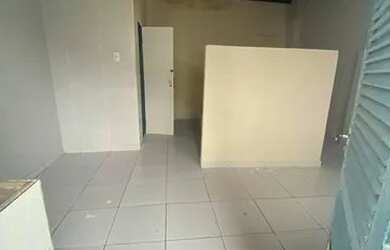 Imagem: A casa possui 1 Dormitório e 1 Banheiro e está localizado