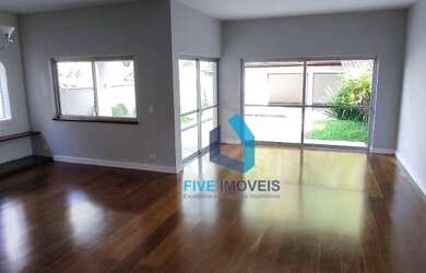 Imagem: A casa em condomínio possui 4 Dormitórios, 5 Banheiros, 2