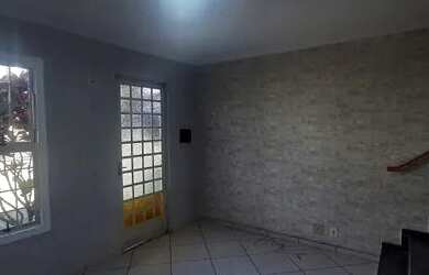 Imagem: A casa possui 2 Dormitórios, 2 Banheiros, 1 Vaga na garagem