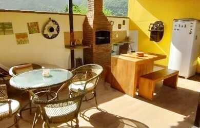 Imagem: A casa possui 2 Dormitórios, 2 Banheiros, 3 Vagas na garagem