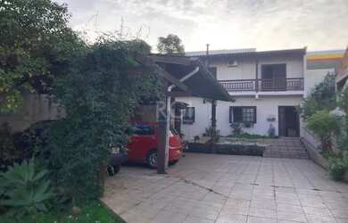 Imagem: A casa possui 3 Dormitórios, 1 Banheiro, 3 Vagas na garagem