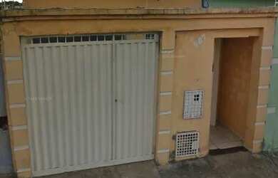 Imagem: A casa possui 3 Dormitórios, 2 Banheiros, 2 Vagas na garagem