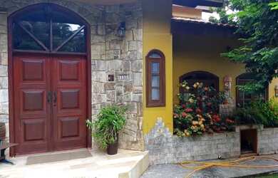 Imagem: A casa em condomínio possui 5 Dormitórios, 5 Banheiros, 4