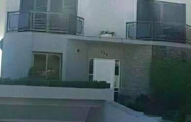 Imagem: A casa em condomínio possui 5 Dormitórios, 5 Banheiros, 4